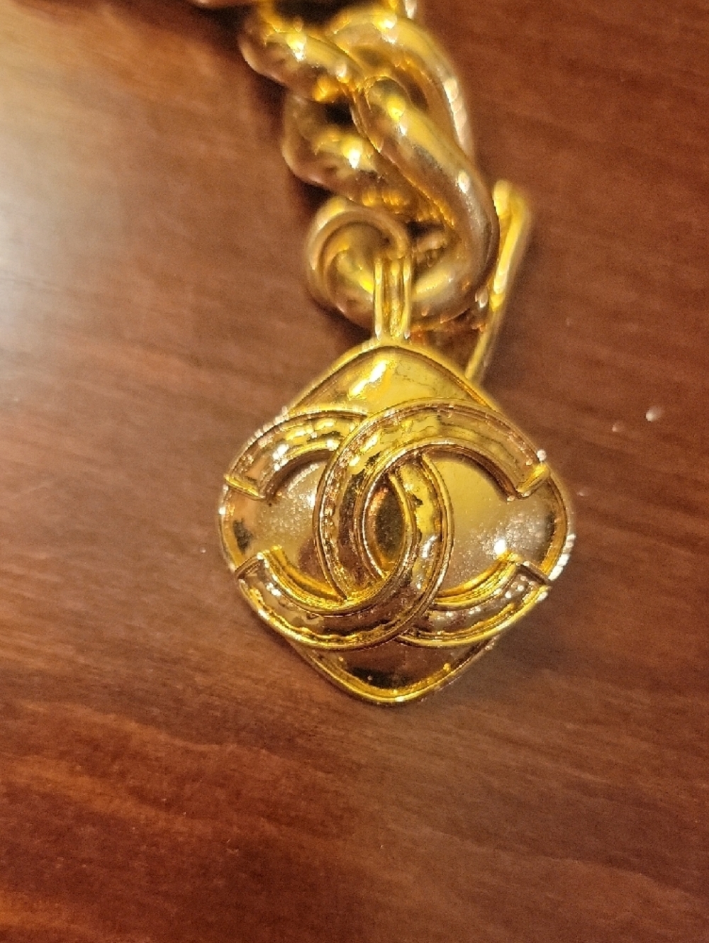 Vintage CHANEL Gold-Tone Chunky Chain  Choker Necklace with Interlocked Pendant - Picture 4 of 7